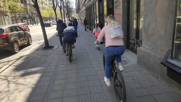 Odbijen predlog za uvođenje biciklanja žutim trakama u vreme pandemije