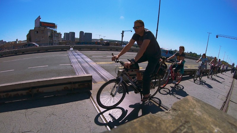 brankov most bicikl pešaci koronavirus pandemija žuta traka covid19 biciklanje