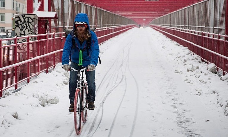 Biciklanje zimi po snegu