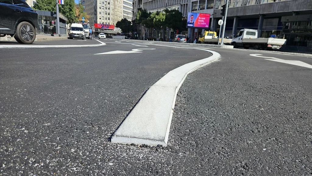 Terazije novi ivičnjak opasan po dvotočkaše